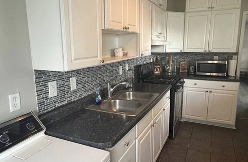Lawrence Cottage | Charming 3-bedroom cottage with AC in Indianapolis