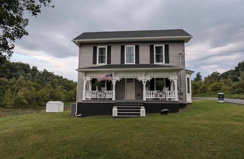 Jonesborough Other | Charming 3-bedroom farmhouse with AC, WiFi in Jonesborough