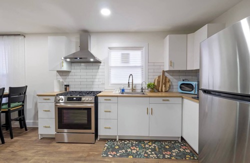 Mexicantown - Southwest Detroit Apartment | Charming 3-bedroom with AC in vibrant Detroit near downtown