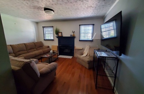 Bristol House | Charming 3br/2 bath house, 5 mins from downtown