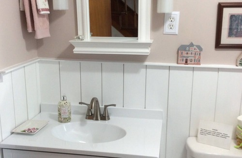 Old Town House | Charming 4-bedroom farmhouse with AC and WiFi in music-filled Galax, VA