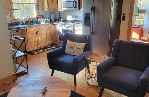 Oakland House | Charming 4-bedroom house in Oakland WiFi, Foosball table, game console, hot tub