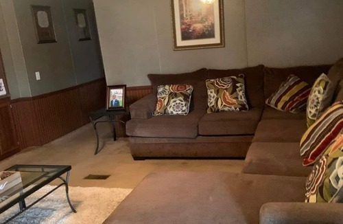 Jachin House | Charming 4-bedroom mobile home with AC and WiFi in delightful Butler
