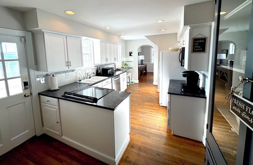 Glen Allen House | Charming 4-bedroom Stonehouse