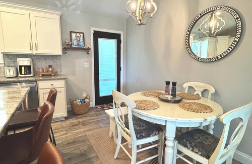 Gulf Breeze House | Charming 4-bedroom home 12 mins to beaches and downtown