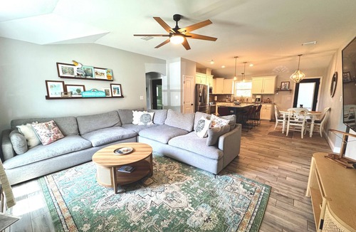 Gulf Breeze House | Charming 4-bedroom home 12 mins to beaches and downtown