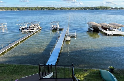 Clear Lake Cottage | Charming 5-bedroom cottage with WiFi, AC, recreation barn and great beach.