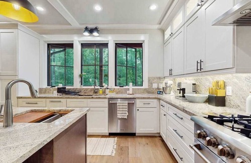 Cashiers House | Charming 5BR house with Full Kitchen, HUGE screened in porch and Gas Grill