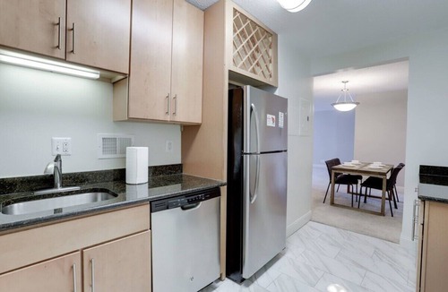 Crystal City Apartment | Charming Apartment at Crystal City with Nice Amenities