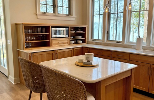 Harbor Springs House | Charming Beachfront Cottage on Lake Michigan near Harbor Springs
