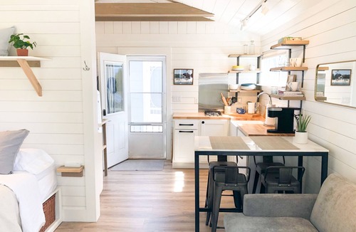 South Haven Cottage | Charming Beachfront Studio Cottage