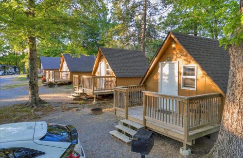 Pigeon Forge Ski Chalet | Charming Cabin near Smoky Mountains