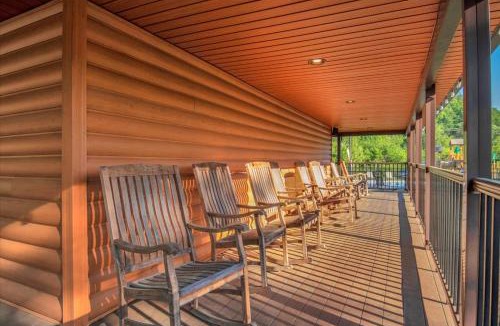 Pigeon Forge Ski Chalet | Charming Cabin near Smoky Mountains
