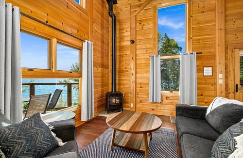 Two Harbors Cabin | Charming cabin only feet from Lake Superior