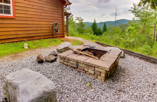 Sautee Nacoochee Cabin | Charming Cabin with Private Hot Tub & Lovely Mountain Views - Dogs OK
