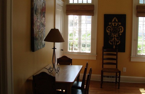 Touro Cottage | Charming casita, Uptown 1920's Bungalow - Walk to Streetcar