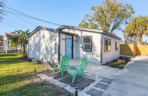 Lake Fairview House | Charming City Nest!