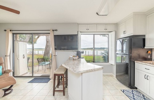 Beaufort Condo | Charming Coastal Casa on Beaufort's Battery Creek