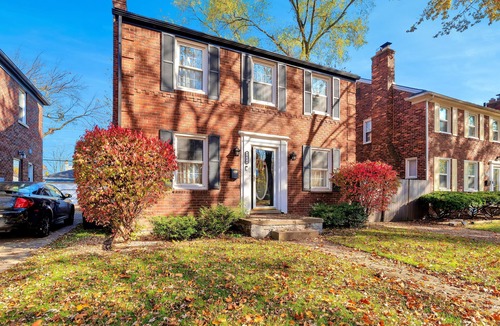 Grosse Pointe House | Charming Colonial Home in calm neighborhood