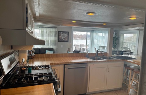 Monticello House | Charming Cottage on Lake Shafer-optional Pontoon! Screened gazebo and swim deck!