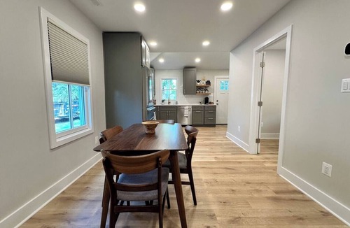 Leesburg's Old and Historic District House | Charming Cottage, Walk to Downtown, Porch Swings