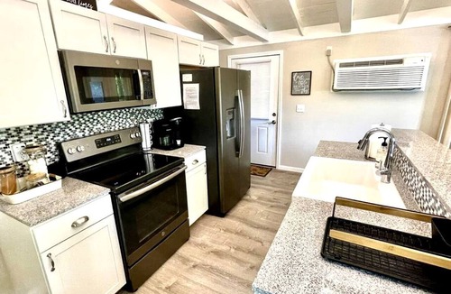 Cadiz Cottage | Charming Cottage with Fire Pit and Barbecue in Cadiz, Kentucky