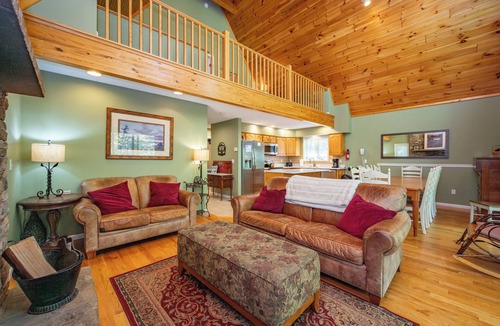 Swanton House | Charming Dog Friendly Cabin w/Hot Tub & Fire Pit