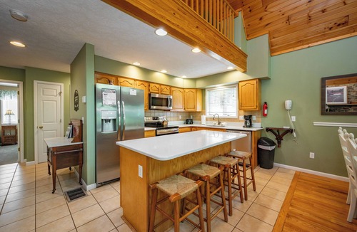Swanton House | Charming Dog Friendly Cabin w/Hot Tub & Fire Pit