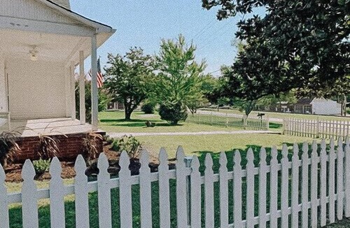 Baxter House | Charming Downtown Home, Walking Distance to The Monarch Wedding Venue