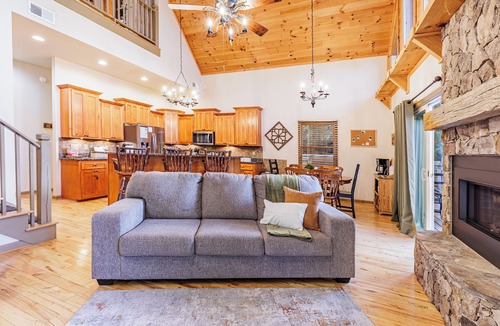 Whittier Cabin | Charming, Family-Friendly Cabin - Serene, Minutes from GSMNP Fun! Easy Access!