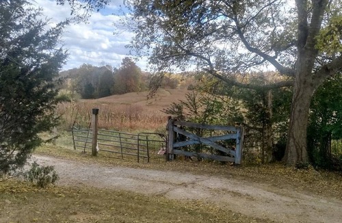 Sparta House | Charming Farmhouse Glamping Cabin in Sparta, Tennessee