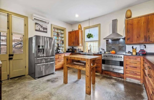 Seventh Ward House | Charming Historic House w Heated Pool & Hot Tub 5 BR|3 BA