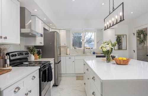 Delaware House | Charming Historic Home, Luxurious Remodel, Walk to Downtown, Tree-Lined Street