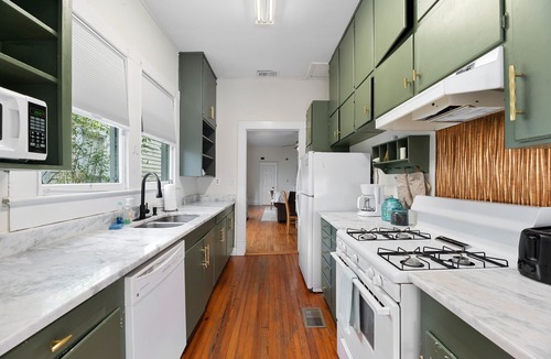 Washington Square House | Charming Home Near Mardi Gras with EV Charger