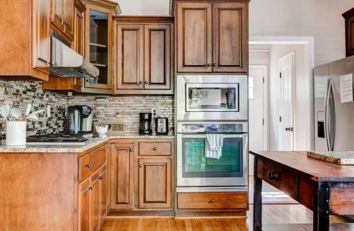 Wesley Heights House | Charming Home - Walk to Uptown & Panthers Stadium - Historic District - Great Location
