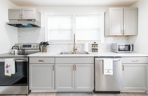 West Suburb House | Charming Independent House in Downtown Lexington, KY