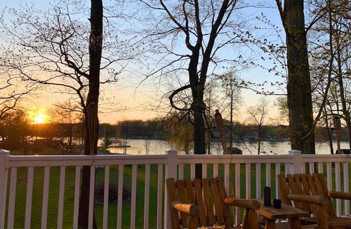 Vandalia Cottage | Charming Lakefront Cottage