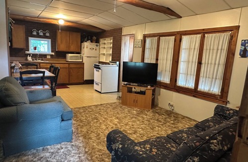 Prudenville Cabin | Charming little lake escape! Five-minute walk to the beach!