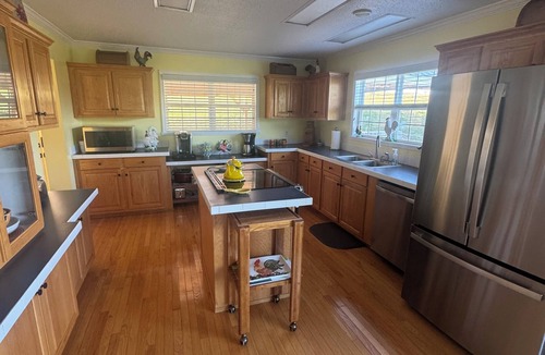 Hendersonville House | Charming mountain home in Hendersonville in a country like setting.
