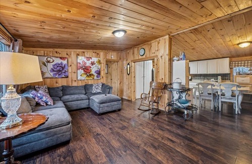 Sevierville House | Charming Mountain Hideaway w/Hot Tub