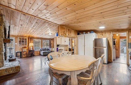 Sevierville House | Charming Mountain Hideaway w/Hot Tub