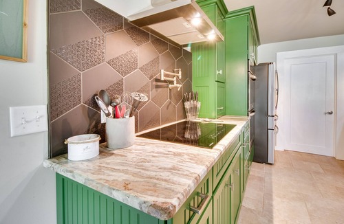 Mountain Home House | Charming Mountain Home Retreat: Walk to Marina!