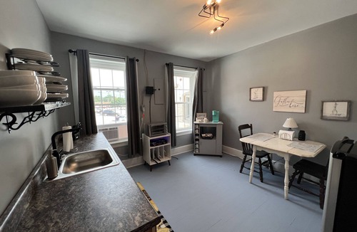 Bedford Apartment | Charming newly remodeled 1890’s, 3bd, 1Ba Downtown Bedford Loft