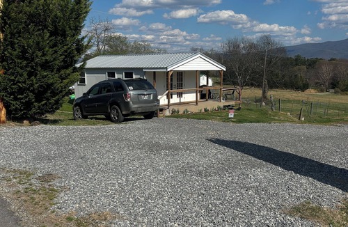Newport Cabin | Charming one bedroom studio apartment , Nearby shopping/restaurants, Pets ok