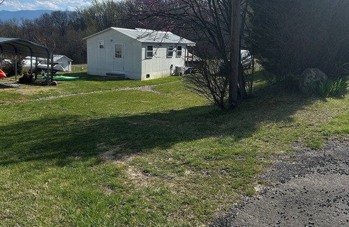 Newport Cabin | Charming one bedroom studio apartment , Nearby shopping/restaurants, Pets ok
