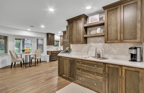 South Tulsa House | Charming & Renovated in S Tulsa Staycation or Long-Term Stays-Backs to Trails