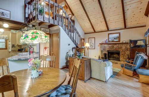 Unaka House | Charming Resort Cabin at Lake Hiwassee!