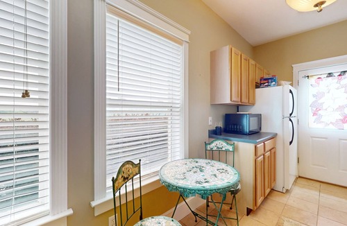 Rockford Apartment | Charming retreat with Smoky Mountain views, kitchenette, & central AC