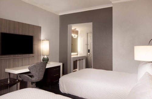 Midtown Hotel | Charming Room Just Steps Away from The Fox Theater - Prime Location!