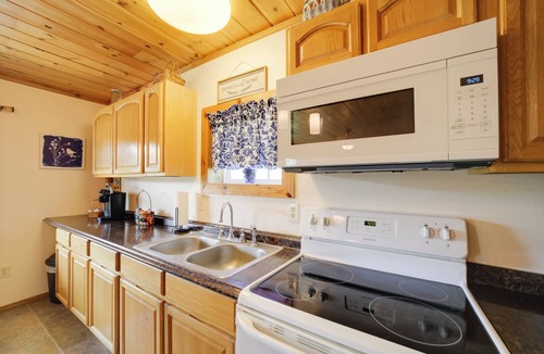 Newport House | Charming Smokies Home Near National Park!